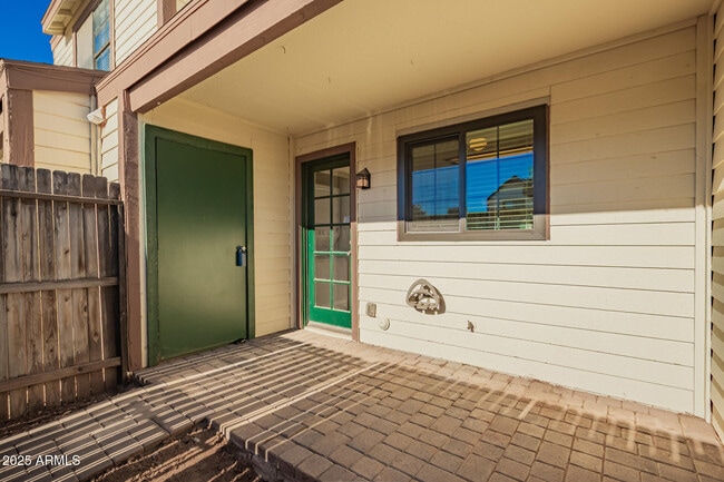 Building Photo - 6606 W Jamaica Dr