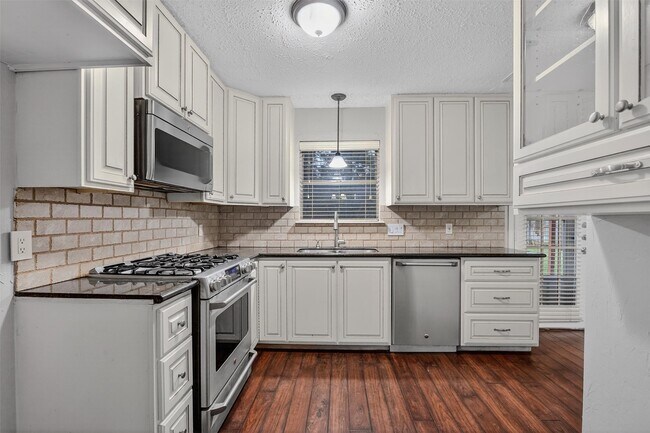 Building Photo - 17226 Chapel Pine St