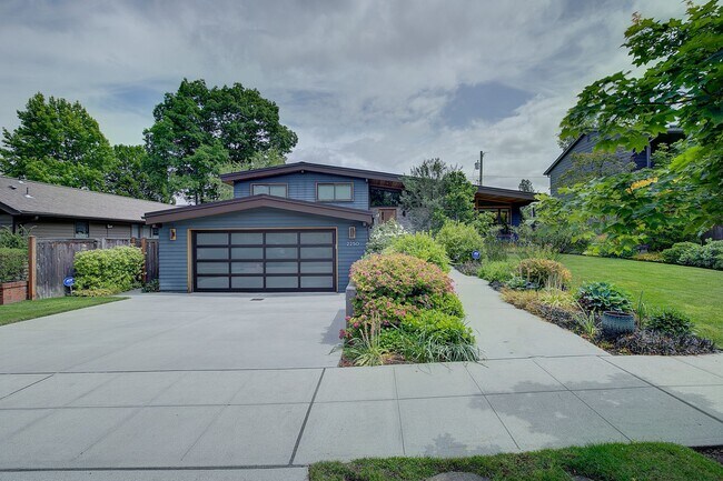 Building Photo - 4Bd/2.5Ba Seattle Home