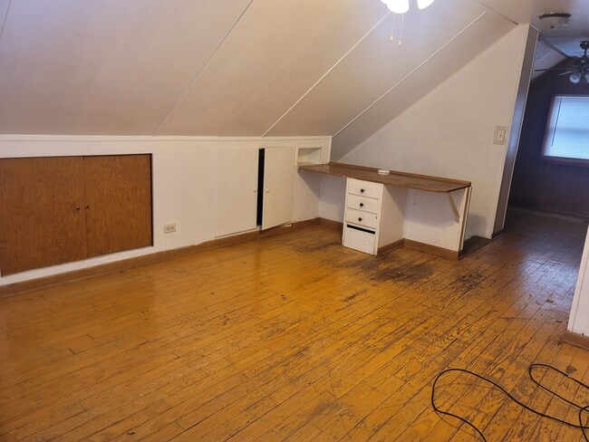 Building Photo - 703 Albert Ave