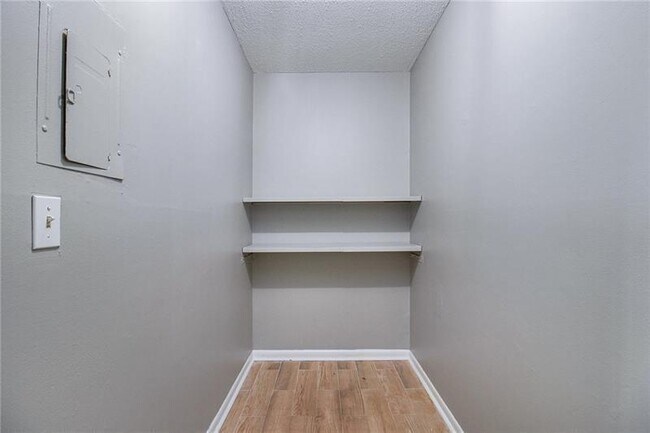 Building Photo - 3599 Woodbriar Cir