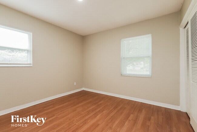 Building Photo - 10112 N Ashley St