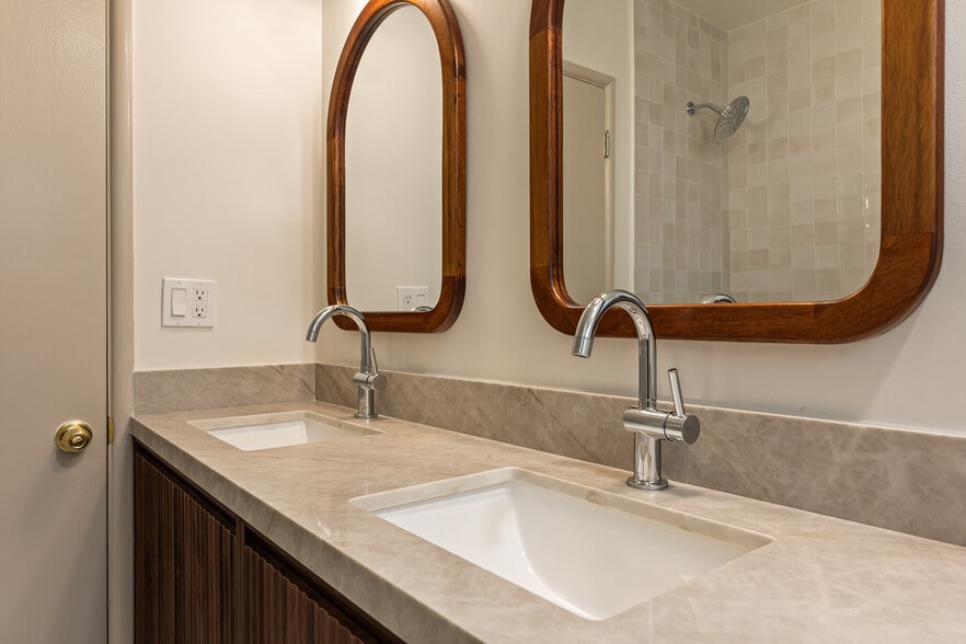 Building Photo - 3205 Fairesta St