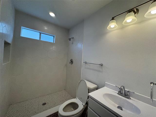 Building Photo - 2318 Fenwick Dr