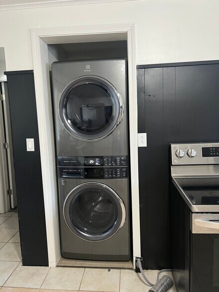 In-Unit washer/dryer - 218 Summer St