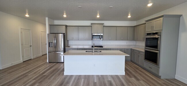 Building Photo - 5435 E Victoria Fls Dr