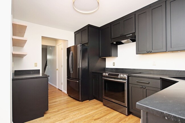 Building Photo - Pet-Friendly Duplex With Fenced Yard