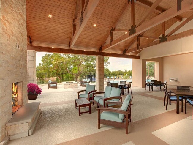 Building Photo - 208 Comet Pointe Dr