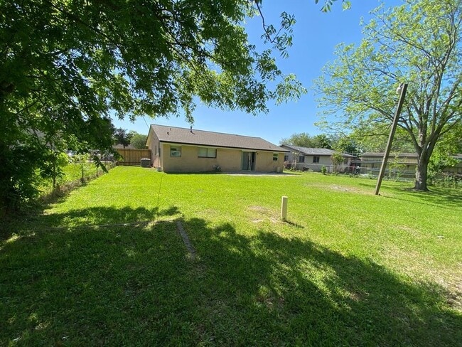 Building Photo - 14311 Waterloo Dr