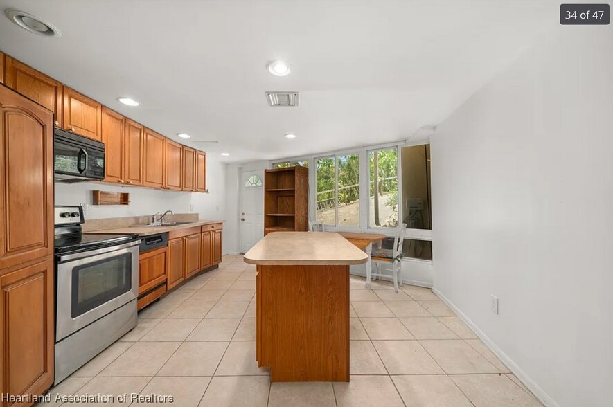 Kitchen - 202 Rachard Blvd