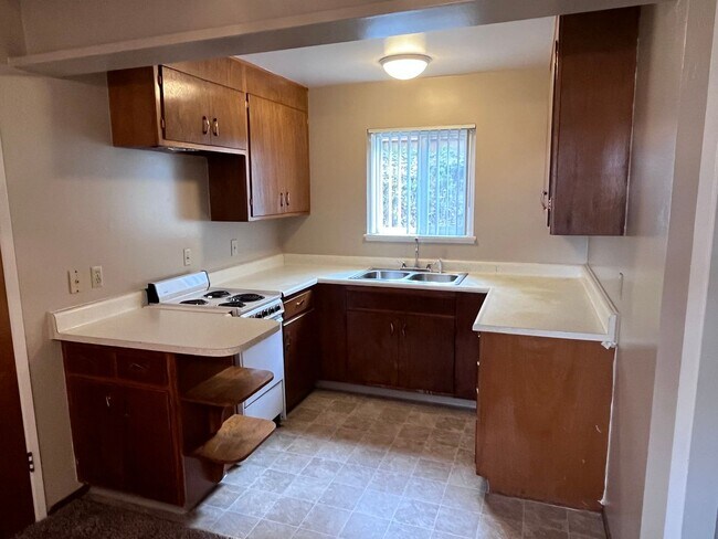 Building Photo - NICE QUAINT APARTMENT IN COLFAX!!