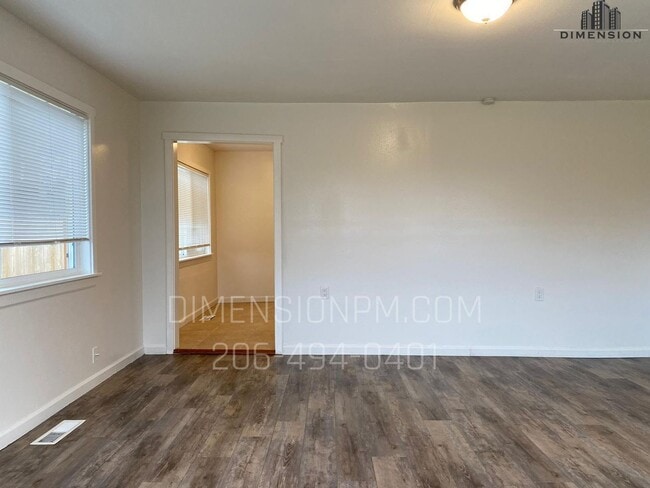 Building Photo - Charming Rambler 2-Bedroom Home with Fully Fenced Yard in Bremerton!