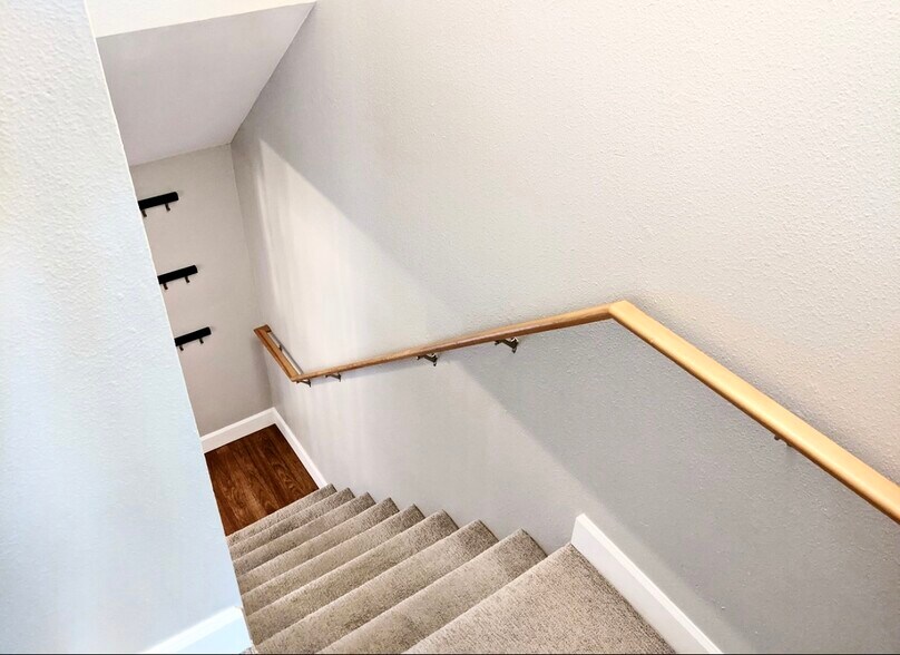 Building Photo - 1706 Avalon