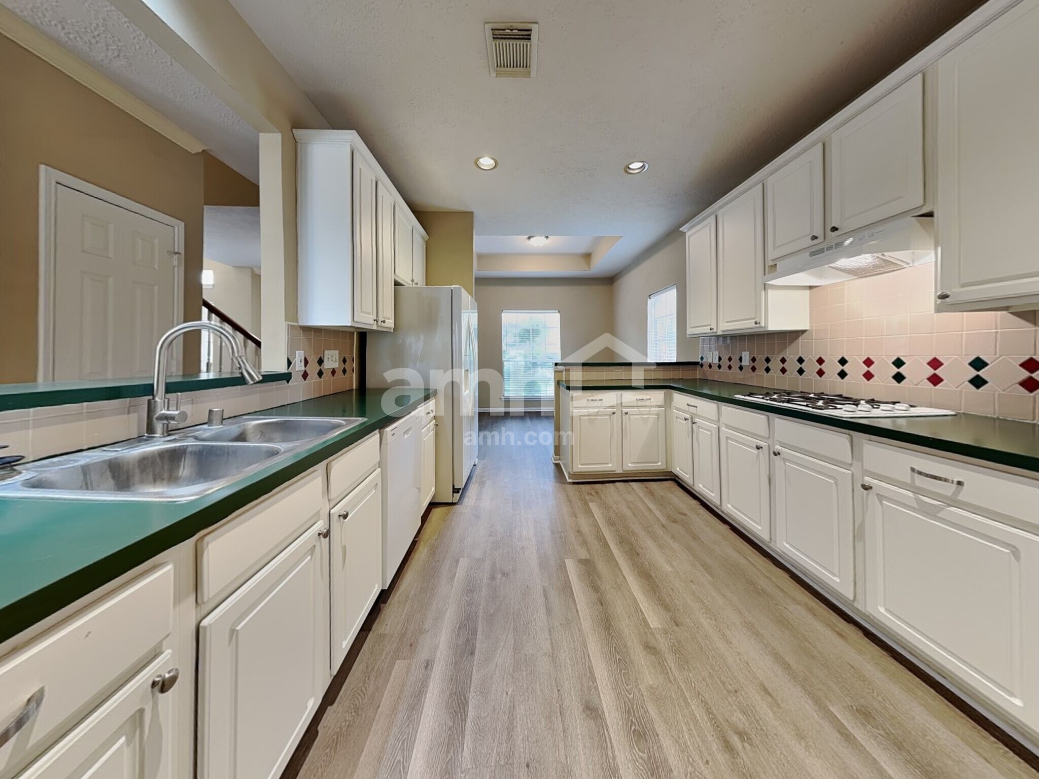 Building Photo - 11911 Lakewood Hills Dr