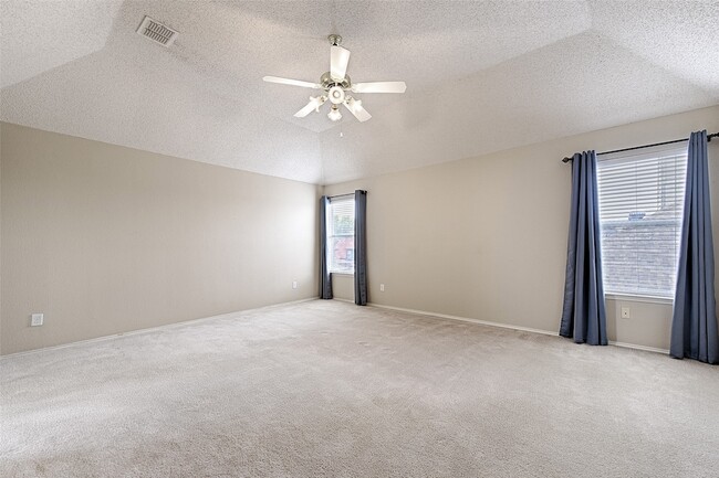 Building Photo - 9701 Thorncliff Dr