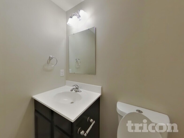 Building Photo - 1868 Belle Arbor Dr