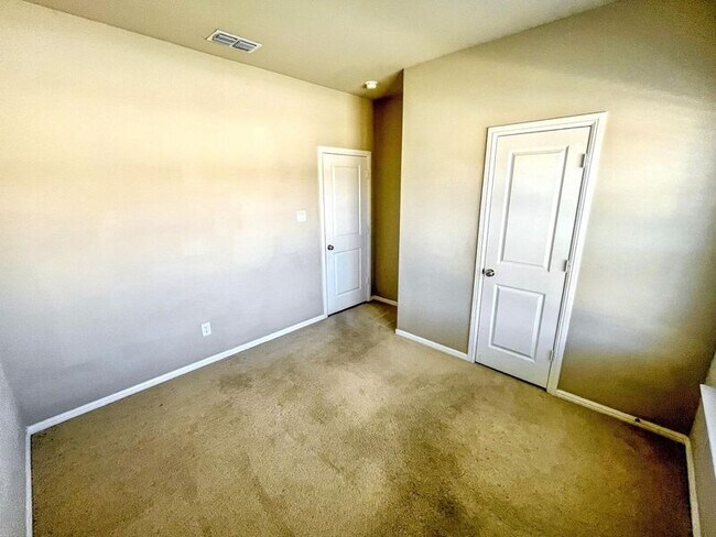 Building Photo - 8729 Heliotrope Ln