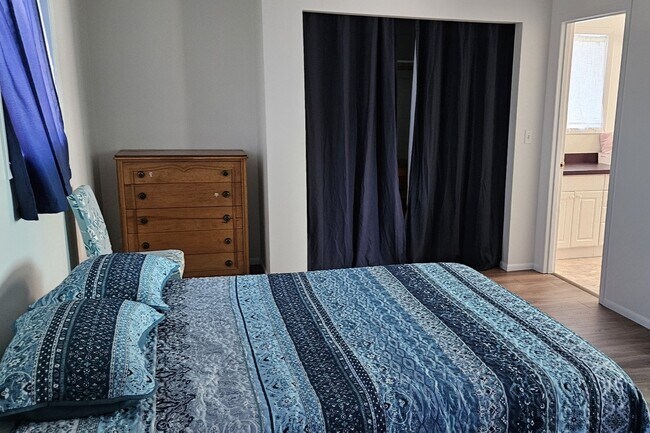 Bedroom - 960 NE Commercial St