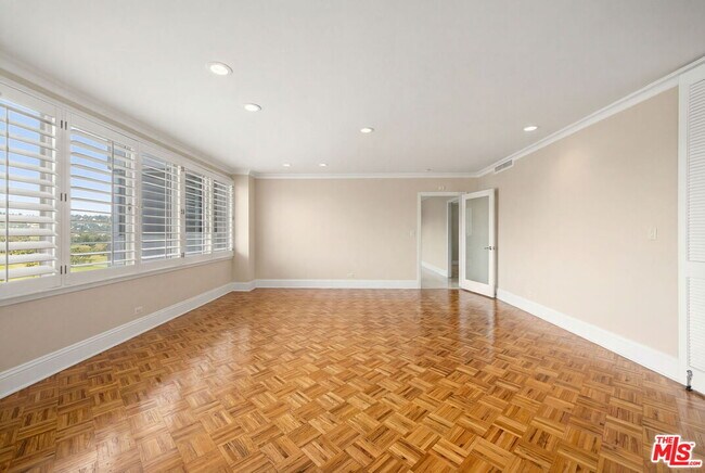 Building Photo - 875 Comstock Ave