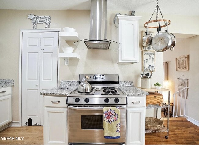 Building Photo - 3236 Richmond Ave