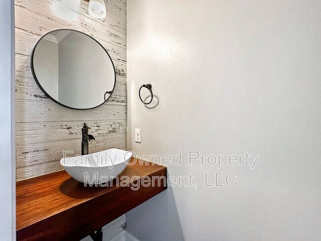 Building Photo - 128 Whaler Ave