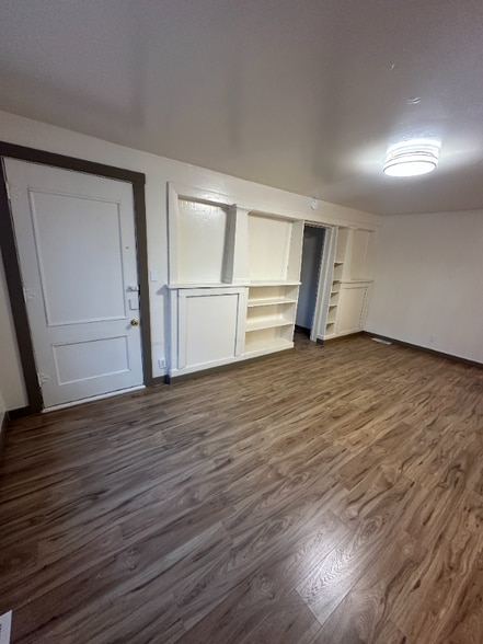 Building Photo - 221 W Park Ave