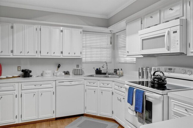 Building Photo - 6803 Lynngate Dr