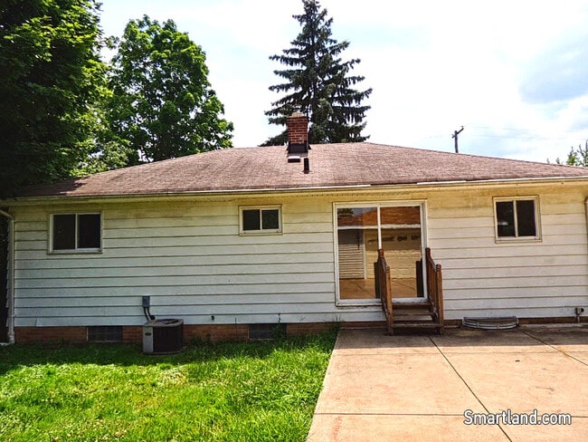 Building Photo - Newly Renovated 3-Bed, 1-Bath Bedford Ranch — Move-In Ready