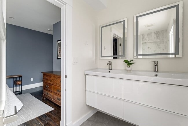 Building Photo - 19 Harrison St