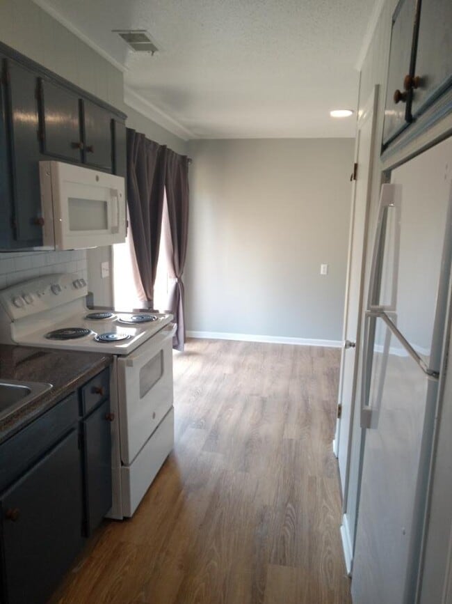 Building Photo - Pirate Cove Apartments 9-16