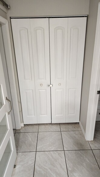 Building Photo - 1002 Brothers Ave.