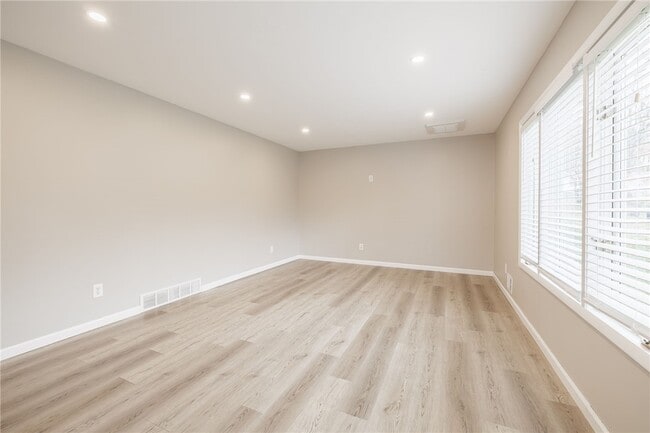 Building Photo - 27 Homestead Dr