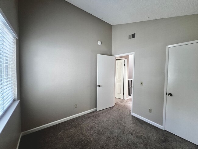 Building Photo - Charming 3-Bedroom Home in Desirable Rohne...