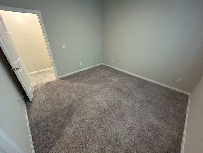 Building Photo - Gorgeous two-story home with 5 bedrooms and 3 bathrooms in a gated community