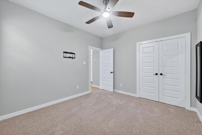 Building Photo - 222 Goosewood Dr