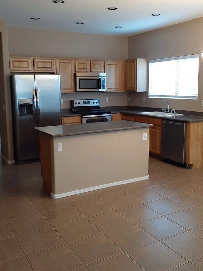 Building Photo - Nice 3 bed 2 bth and den home