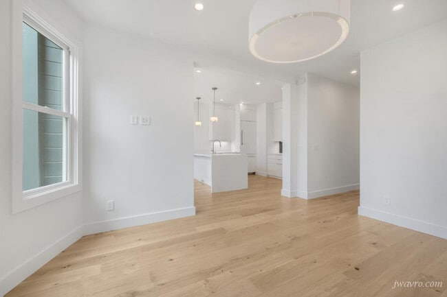 Building Photo - 80 28th St