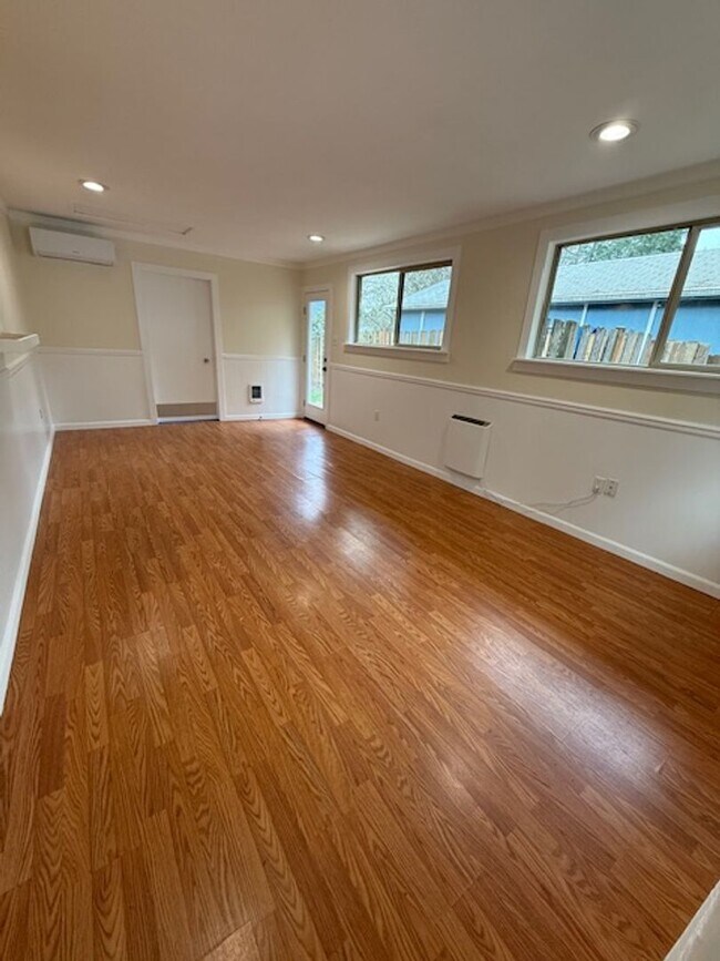 Building Photo - 18021 SW Tualata Ave