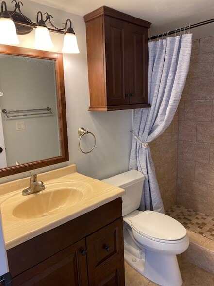 Building Photo - 53 High Point Cir W