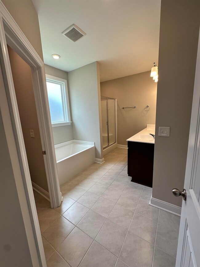 Building Photo - 686 Oyster Dr