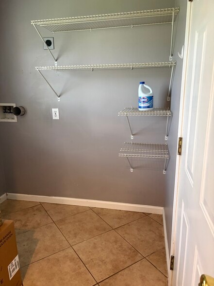 Building Photo - 1617 Country Meadows Dr