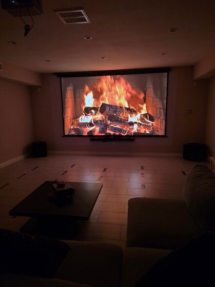 Building Photo - 10644 Vanalden Ave