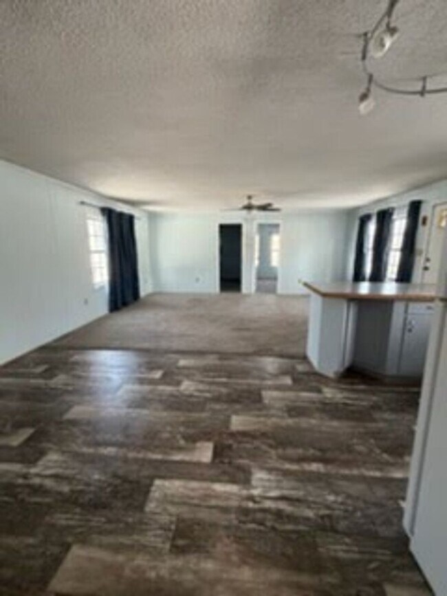 Building Photo - 7670 E 280 N