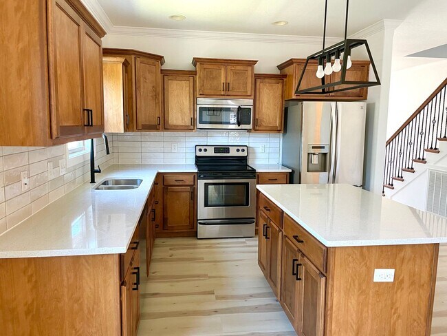 Building Photo - Freshly RENOVATED!!!