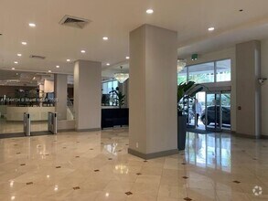 Building Photo - 100 Lincoln Rd