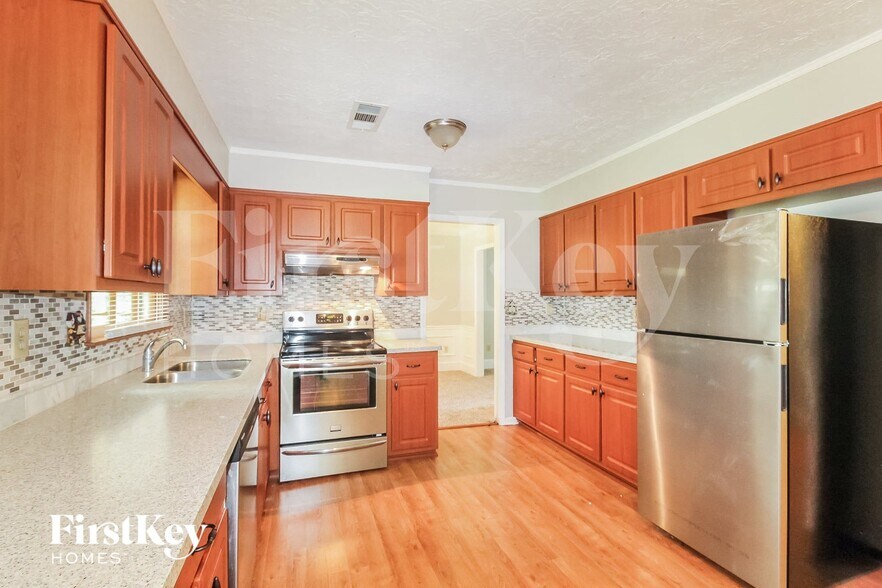Building Photo - 600 River Oak Loop