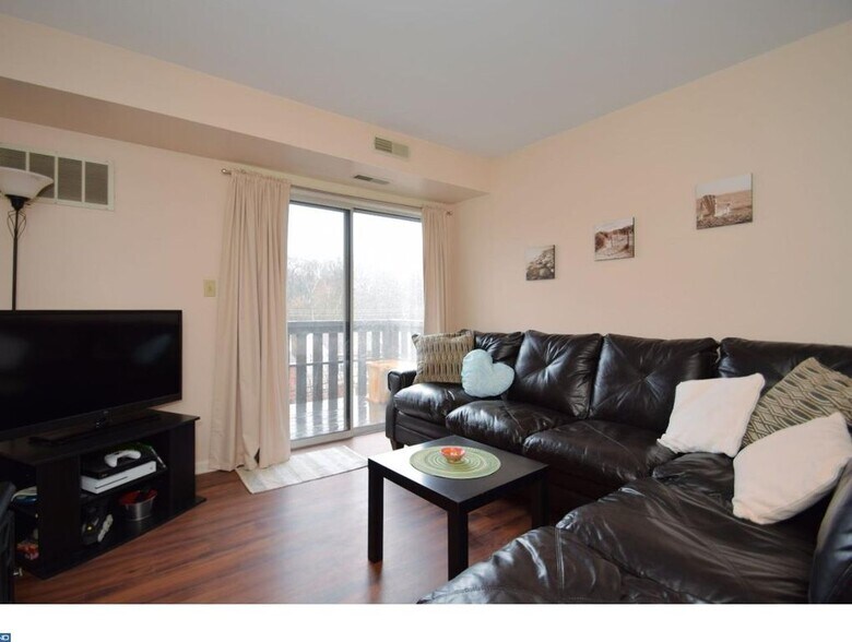 Building Photo - 620 Manatawny St