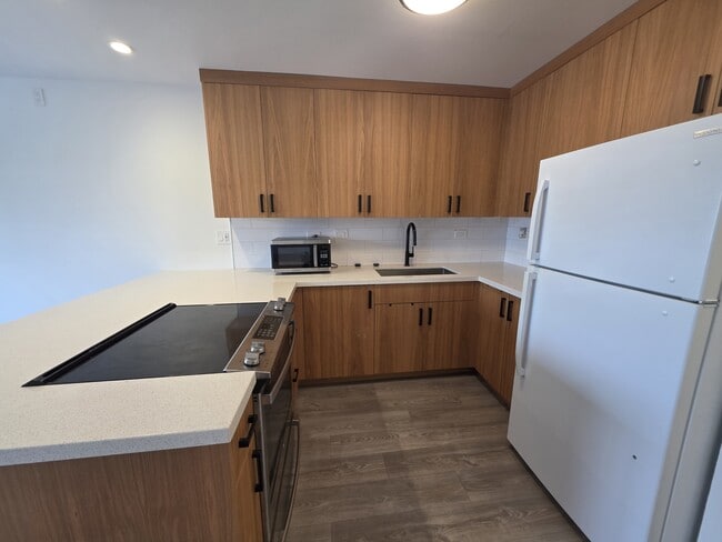 Building Photo - 350 Aoloa St