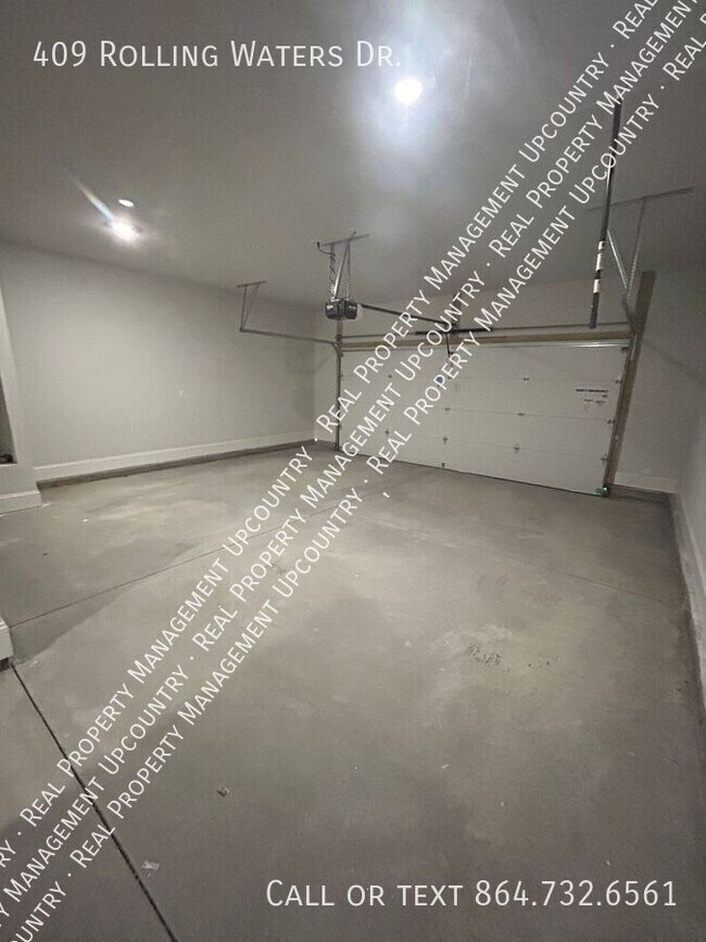 Building Photo - 409 Rolling Waters Dr