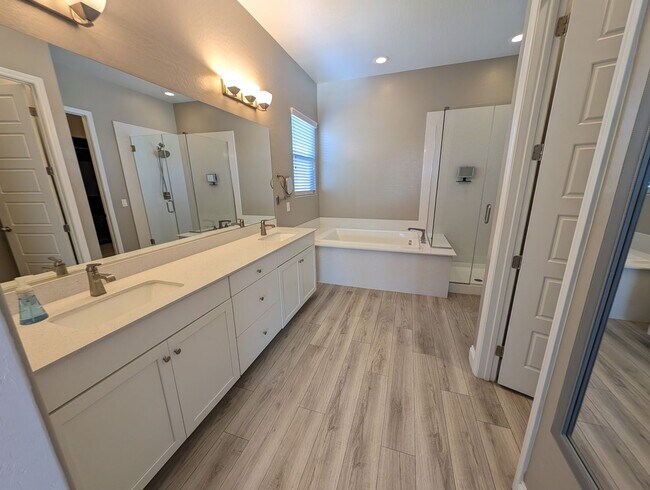 Building Photo - 4535 Herbert River Ave